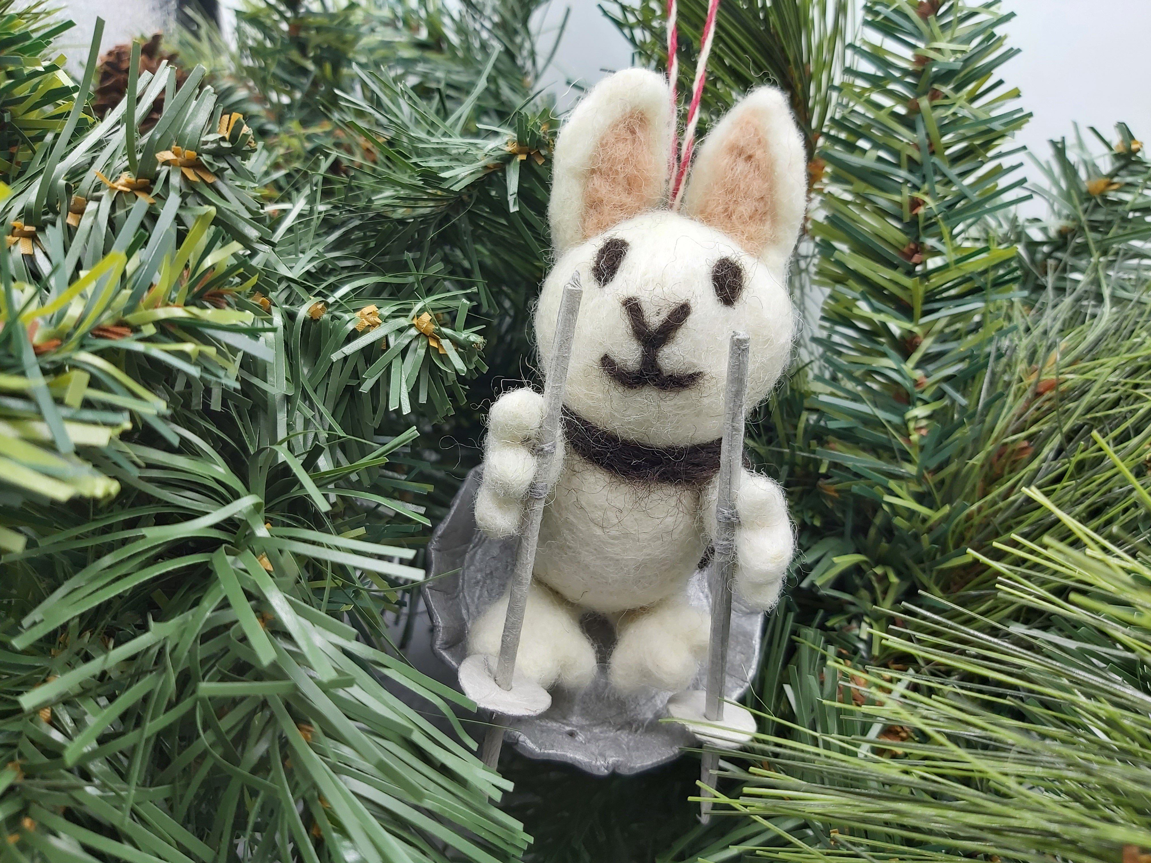 Toboggan Rabbit Christmas ornament Everest Fashion 